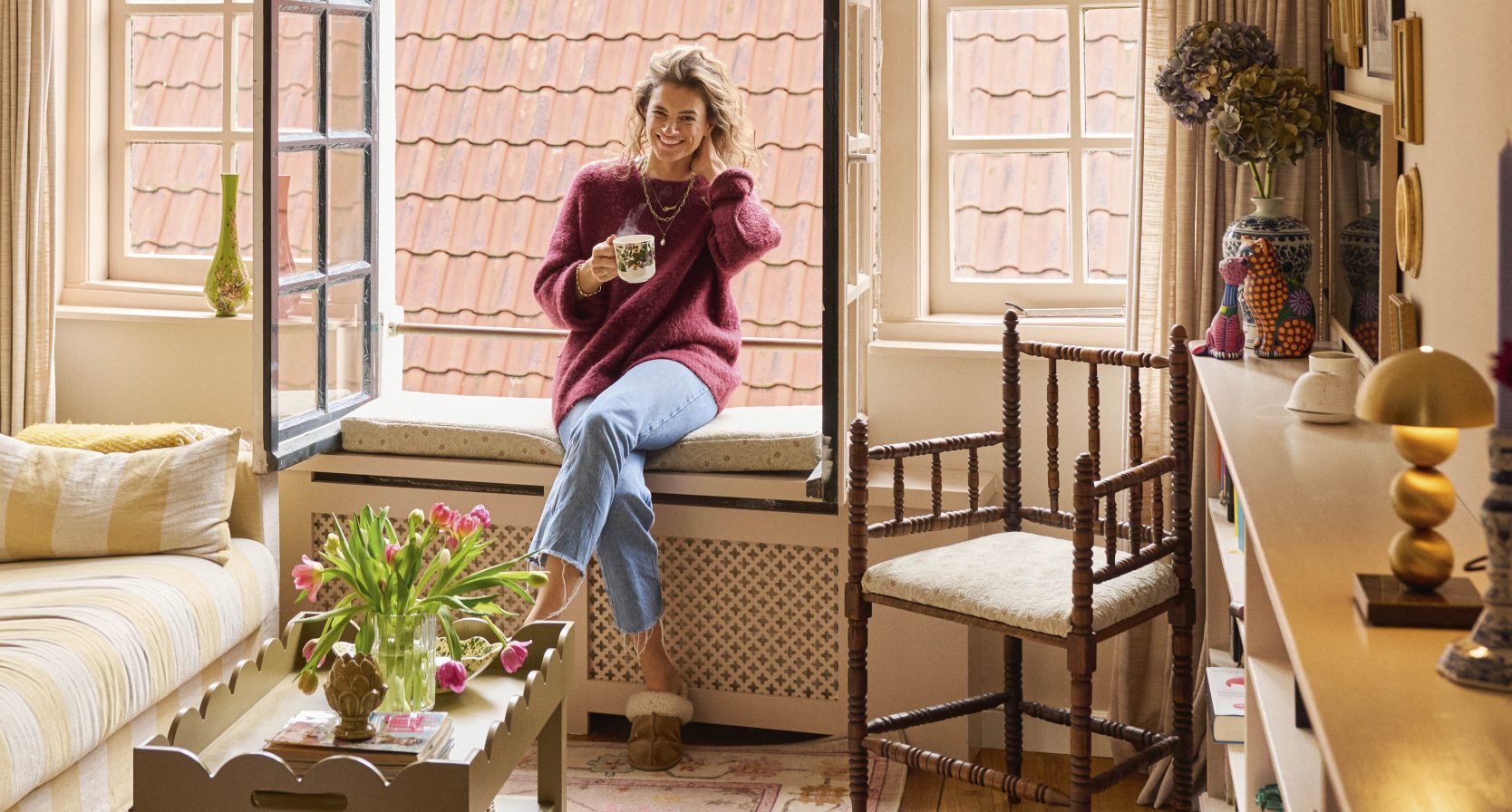 Liesbeth Rasker in haar woning in Amsterdam