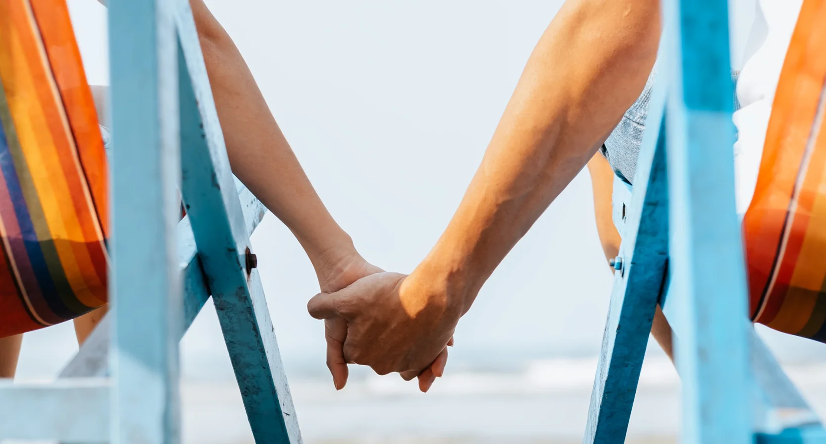 handen vasthouden op vakantie