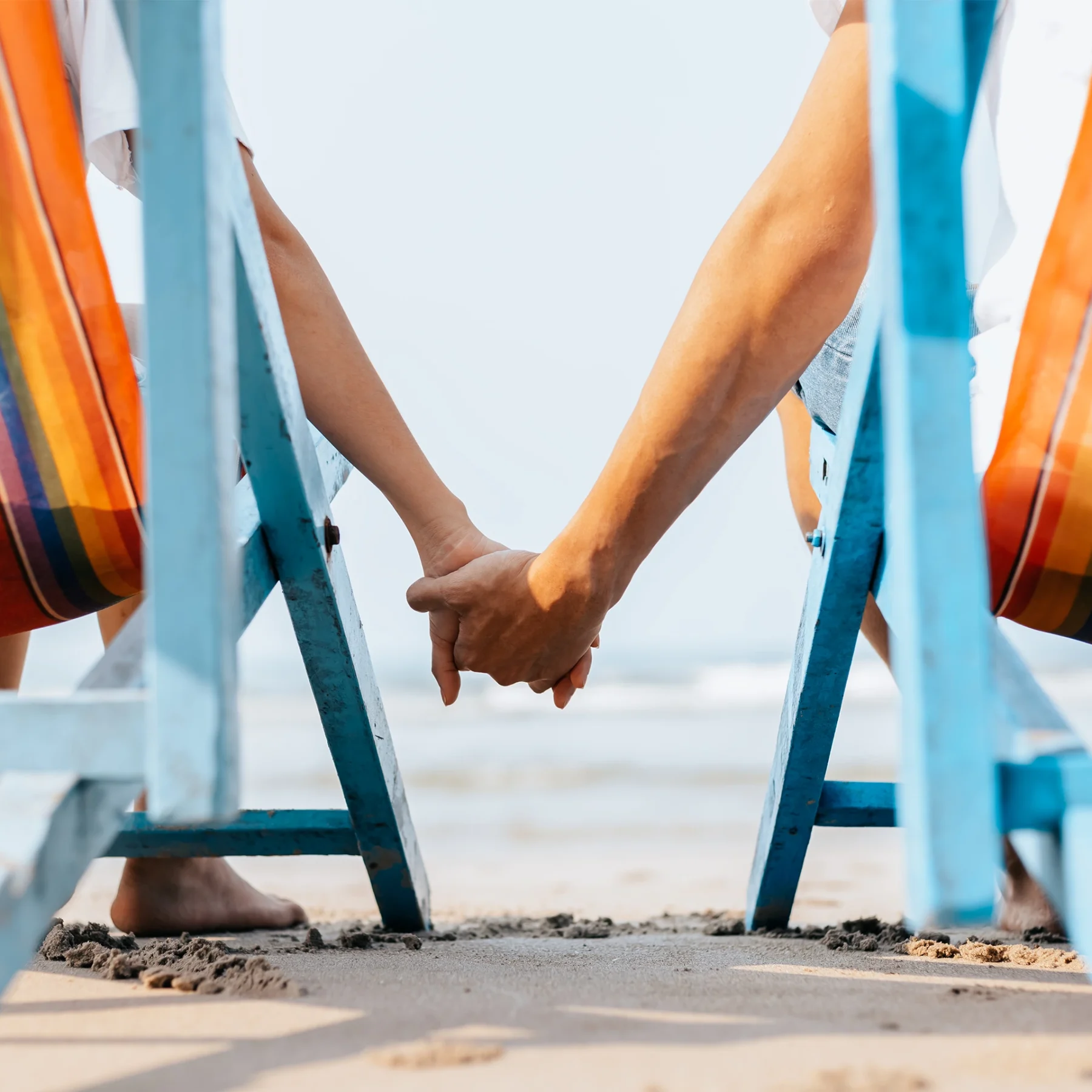 handen vasthouden op vakantie