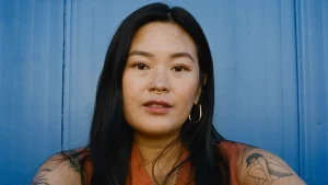 Thumbnail voor ‘Alsof ik een schande ben’: na de coming-out van Sioe Jeng komt de relatie met haar moeder onder druk te staan