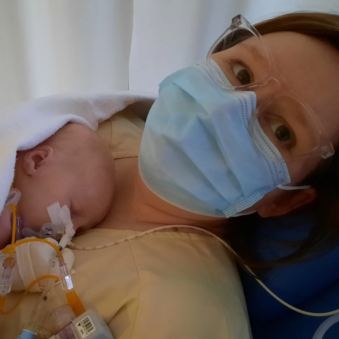 Loes’ baby werd geboren met een ernstige aandoening: 'We moesten ons voorbereiden op het afscheid'