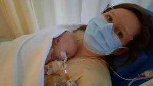 Thumbnail voor Loes’ baby werd geboren met een ernstige aandoening: 'We moesten ons voorbereiden op het afscheid'