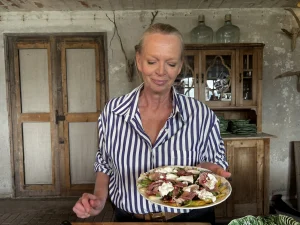 Karin met perensalade