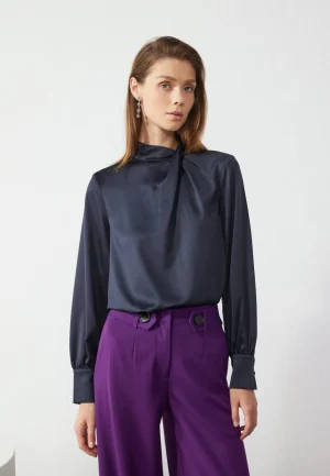 Anna Field blauwe blouse Máxima