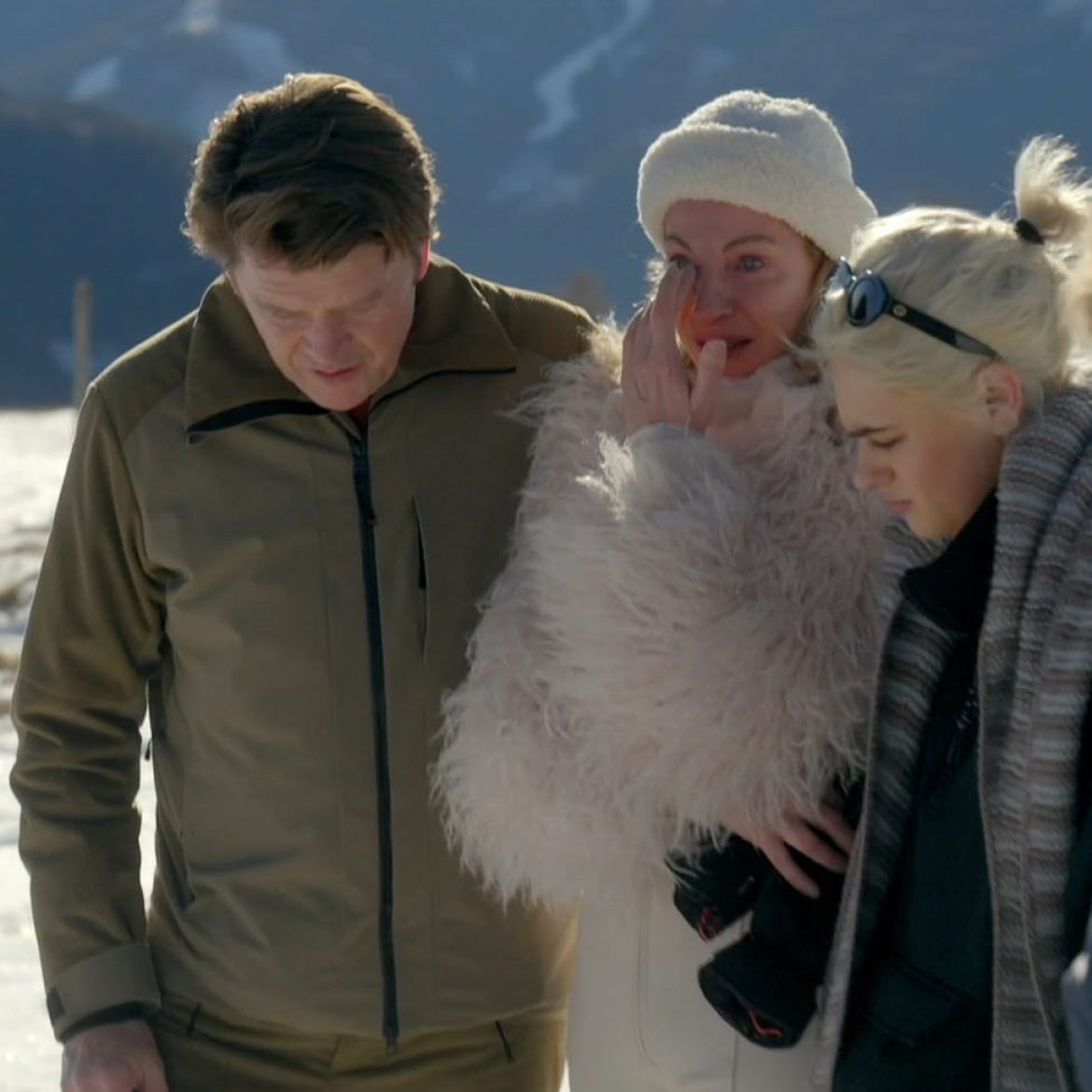 Beau wandelt in 'Casa di Beau Winterspecial' met Bente, Astrid en Leo door de Oostenrijkse Bergen