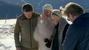 Beau wandelt in 'Casa di Beau Winterspecial' met Bente, Astrid en Leo door de Oostenrijkse Bergen