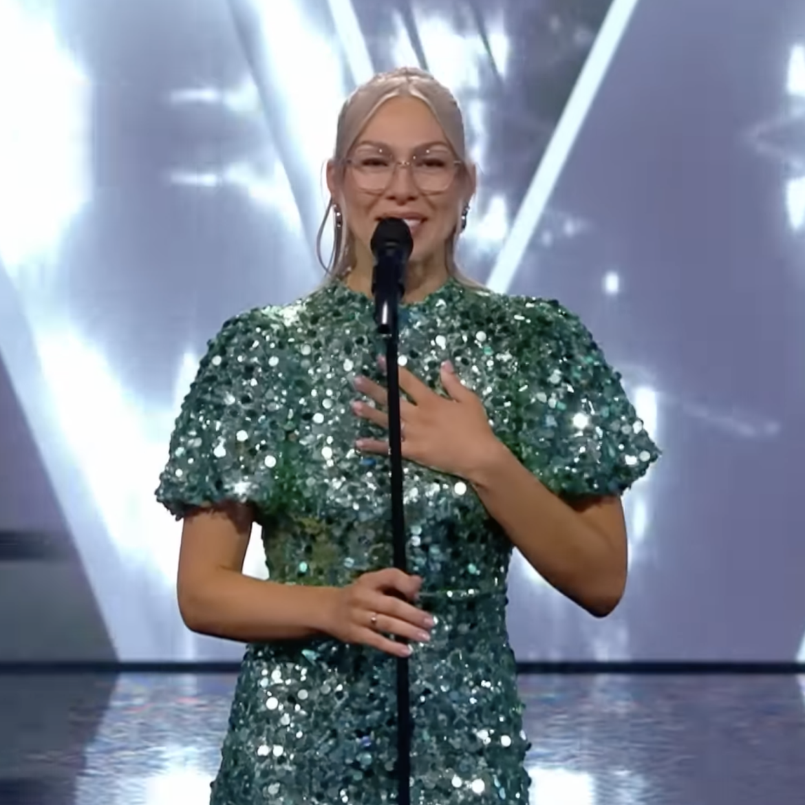 Sanne van Assouw met Voilà in The Voice of Holland