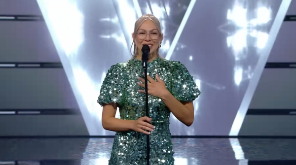 Sanne van Assouw met Voilà in The Voice of Holland