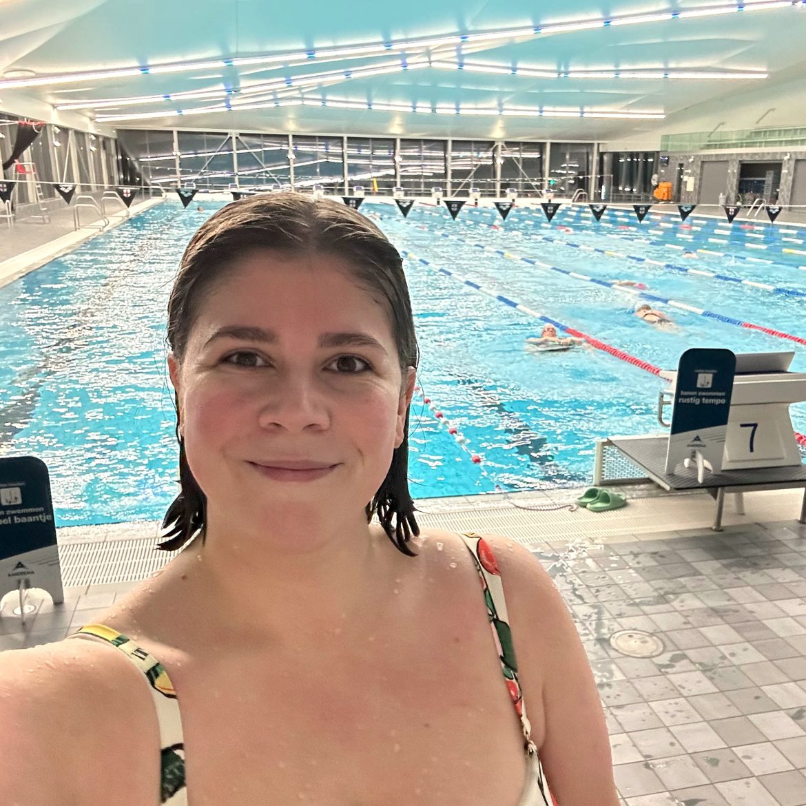 Banenzwemmen voor werktijd, hoe lekker is dat nou écht? Redacteur Ellen testte het: ‘Ik had ruzie met een zeventigplusser’