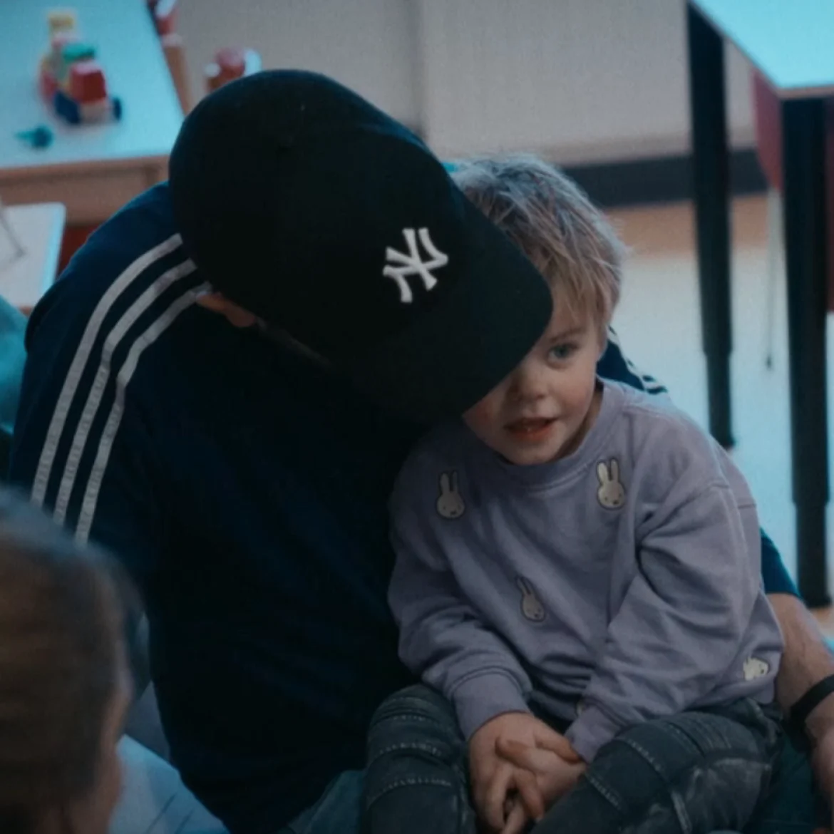 Owen (3) heeft erfelijke aandoening: 'Als vader wil je je kind veilig op laten groeien, dat is niet gelukt'