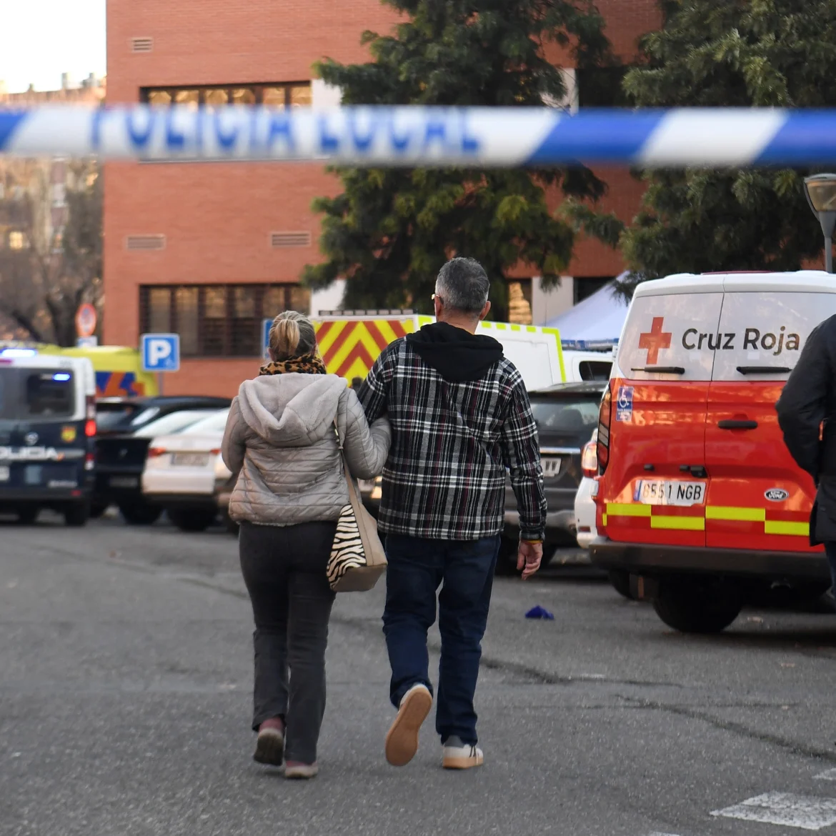 Tot zondagavond was Adamuz, een dorp bij Córdoba, bij vrijwel niemand bekend. Nu is het onlosmakelijk verbonden met de treinramp waarbij ministens 40 mensen om het leven kwamen. 