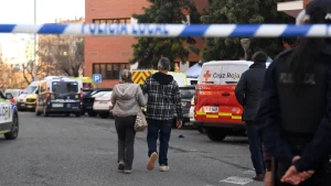 Thumbnail voor Treinramp laat diepe sporen na in Adamuz: 'We zagen dingen die we nooit hadden moeten zien'