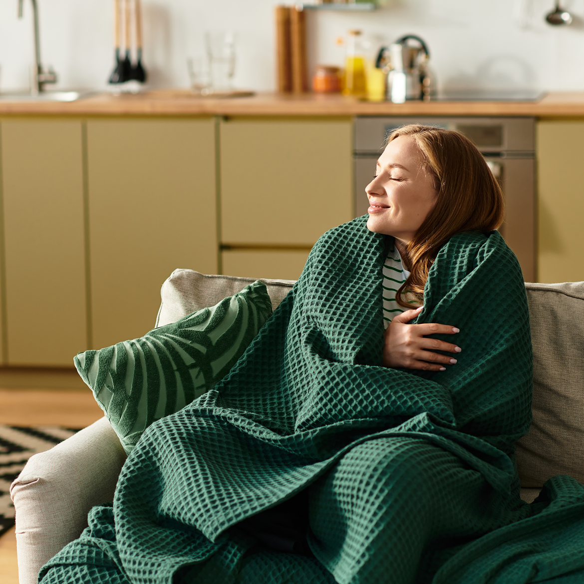 Vrouw onder dekentje.