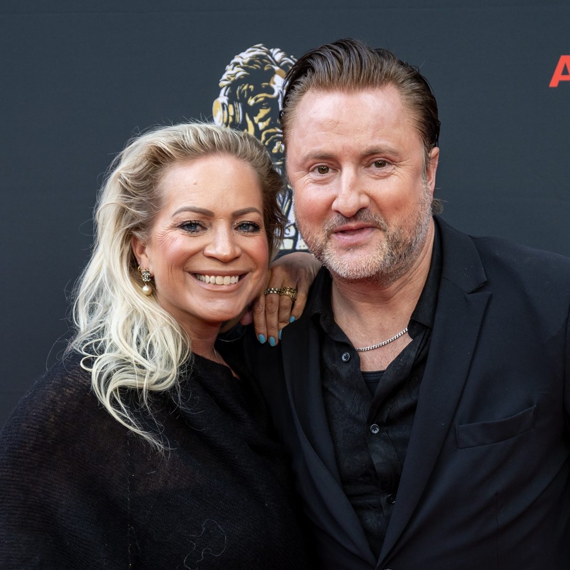 vrouw dennis weening, nieuw huis