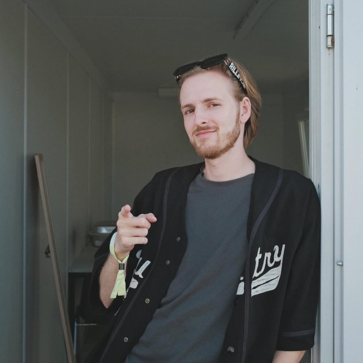 koen van heest last one laughing