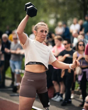 Thumbnail voor Eugénie (47) verloor haar been door baarmoederhalskanker: 'Mijn voet werd steenkoud'