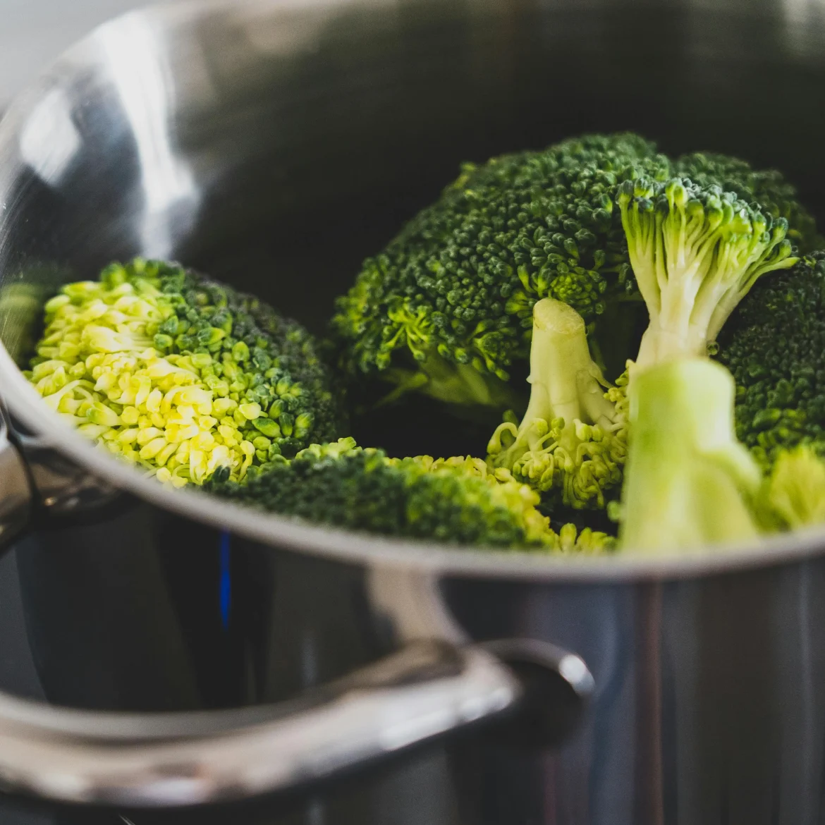 Diepvriesgroente in een pan