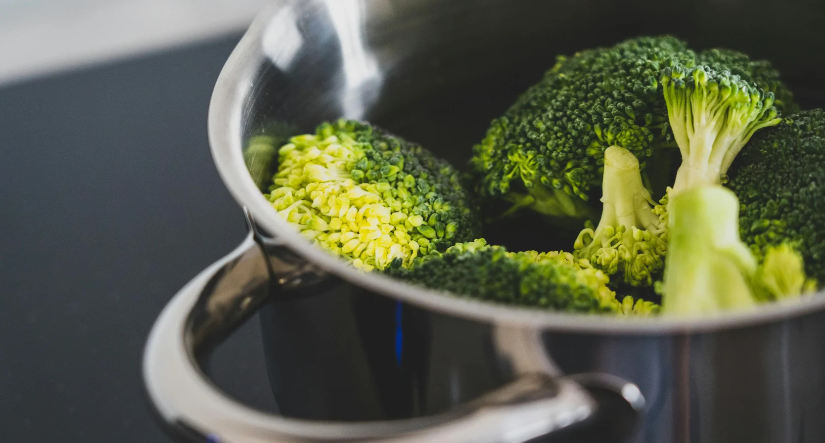 Diepvriesgroente in een pan