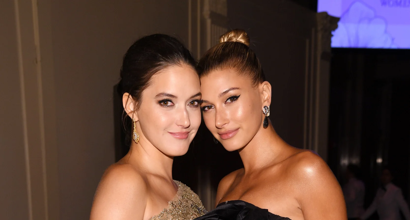 Hailey Biebers zus bekogelde iemand met gebruikte tampon en moet mogelijk cel in