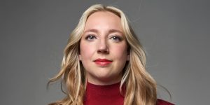 Thumbnail voor Kirsten (30): ‘Ik werd misbruikt door een vriendin van mijn moeder, nu pas zie ik hoe manipulatief ze is geweest’