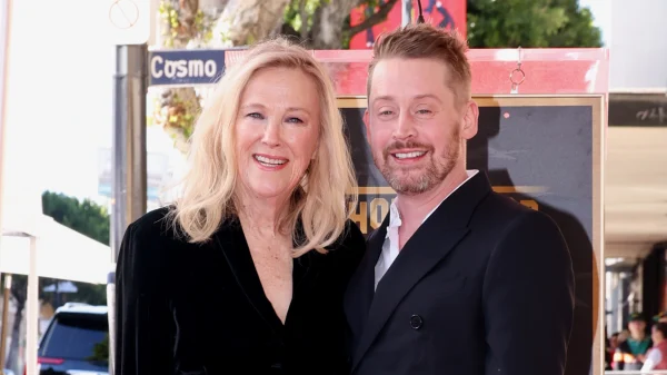 Macaulay Culkin en Catherine O'Hara in 2023