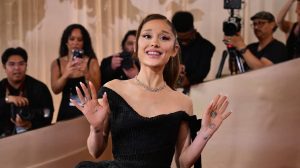 Ariana Grande lijkt zes vingers te hebben door Photoshop-blunder