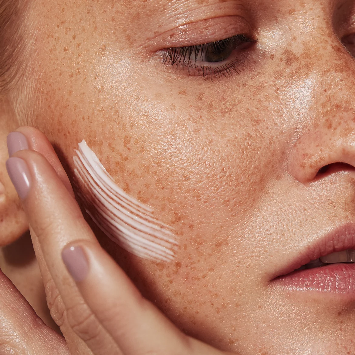 Vrouw crème gezicht