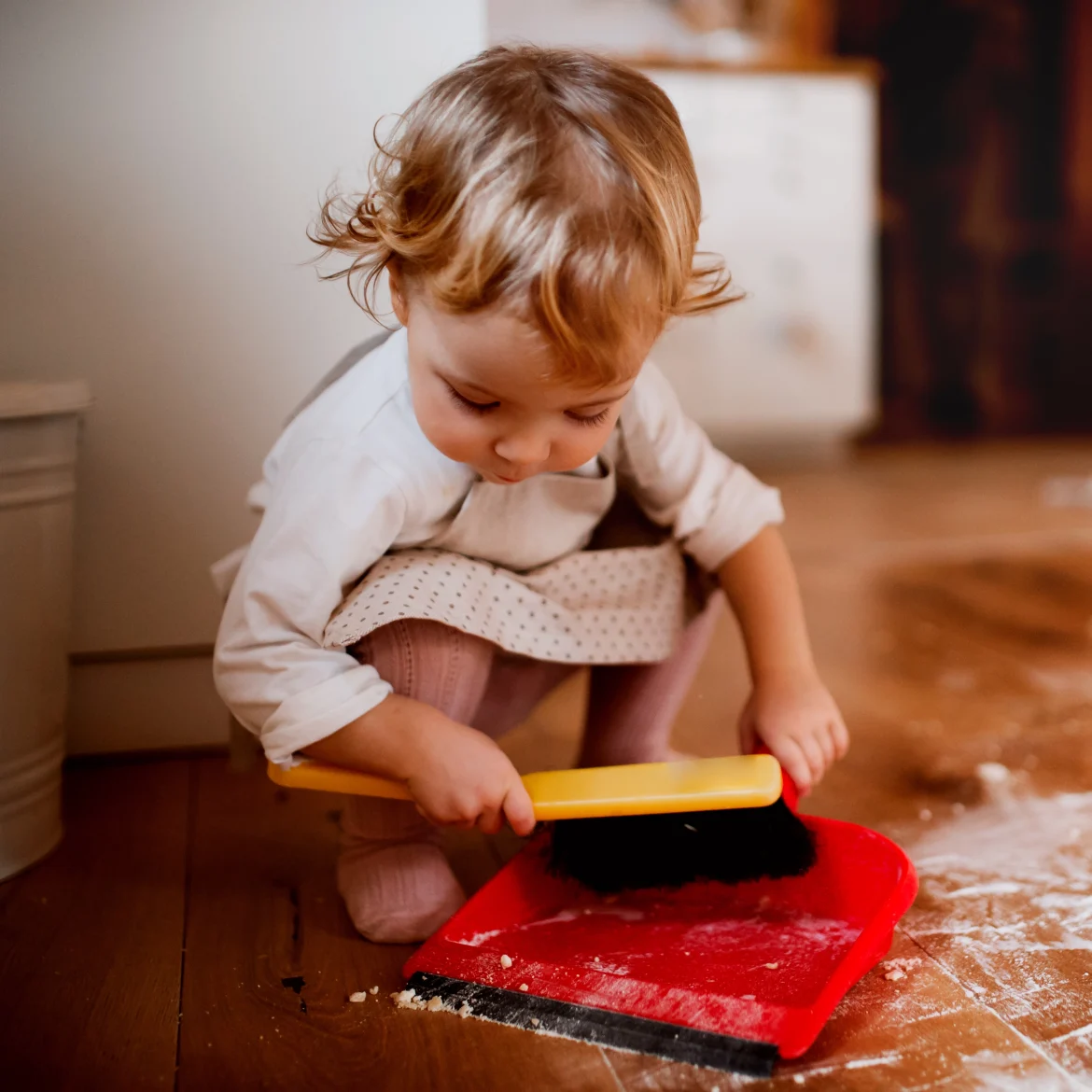 kinderen doen klusjes in huis