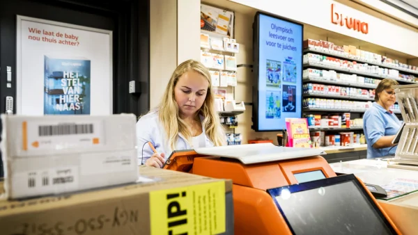 Bruna gaat viral door poster met ongelukkig kleurgebruik: 'Staat er nou carnaval of anaal?'