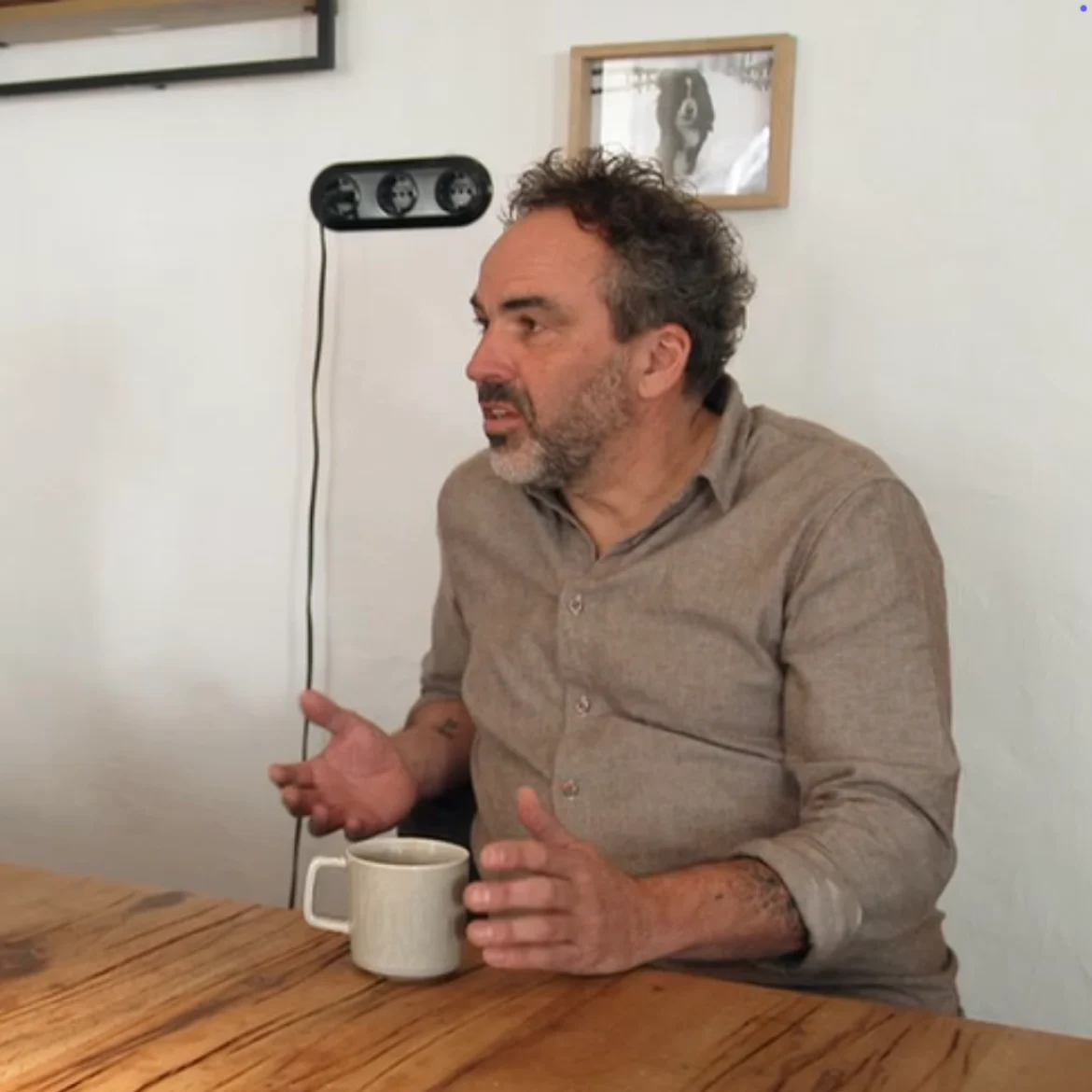 Marja wordt blij wakker in ‘Winter Vol Liefde’ na kussen van Klaas, maar de vreugde is van korte duur