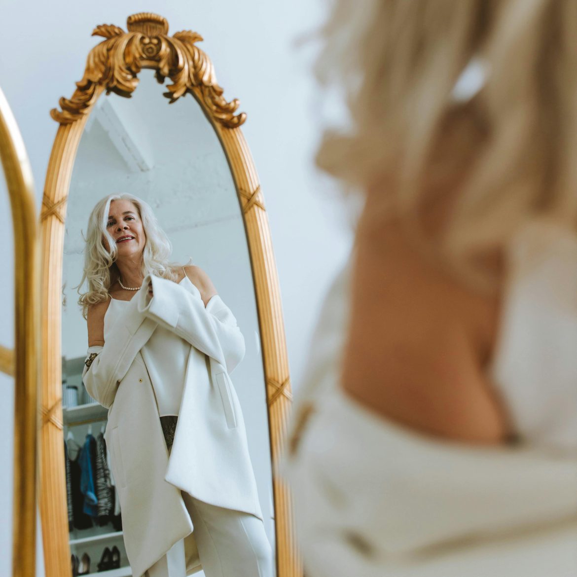 Haarverlies door de overgang? Voeg déze stap toe aan je ochtend- of avondroutine