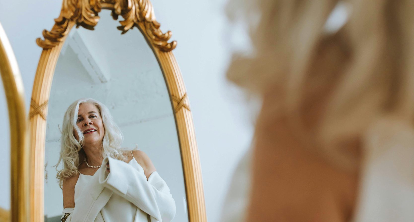 Haarverlies door de overgang? Voeg déze stap toe aan je ochtend- of avondroutine