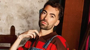 Thumbnail voor Daan Alferink houdt wel van wat filler in de frons: 'Ik laat alles wat in mijn gezicht beweegt bevriezen'