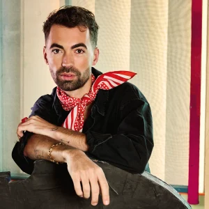 Thumbnail voor Daan Alferink (30) over zijn jeugd: 'Ik werd gepest en wilde geen homo zijn'