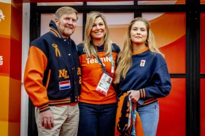 Thumbnail voor Dol op het olympische jasje van Willem-Alexander of de trui van Amalia? Hiér koop je de items zelf