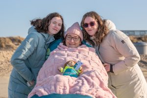 Thumbnail voor Nog één keer naar zee, dat was Wendy's (49) laatste wens: 'Toen de duinen in zicht kwamen, brak ze'