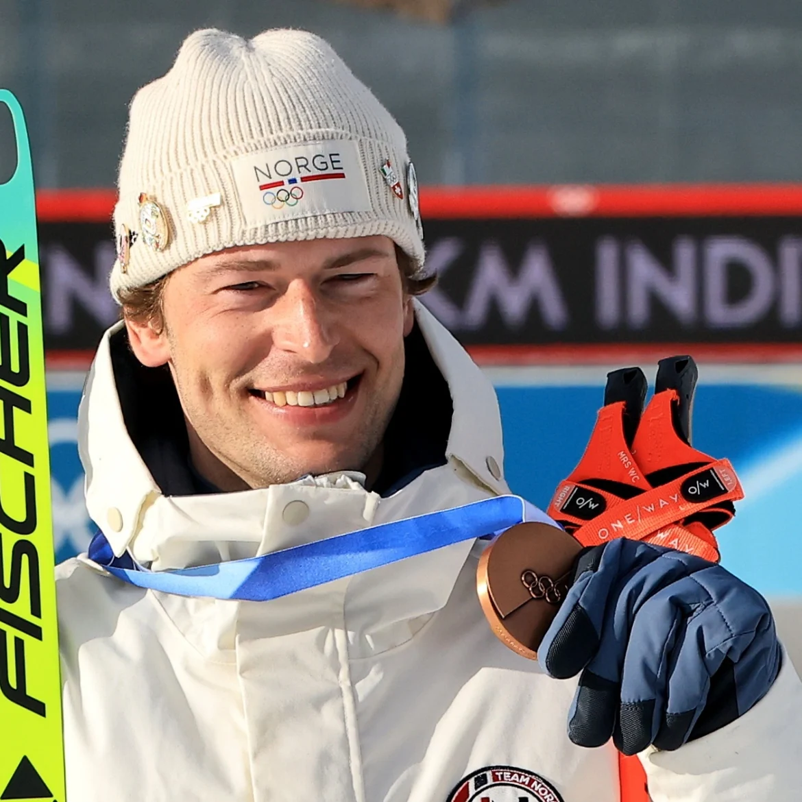 Noorse biatleet Sturla Holm Lægreid wint brons en bekent daarna live op tv dat hij is vreemdgegaan