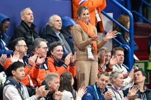 Thumbnail voor Máxima verschijnt in déze leuke trui en hier scoor je betaalbare alternatieven