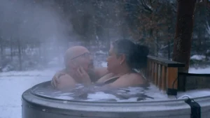Thumbnail voor Temperatuur stijgt in Robins hottub in ‘Winter Vol Liefde’: 'Je bent zo sexy'