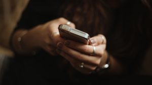 Thumbnail voor Jolien tikt 2000 euro neer voor trouwjurk en krijgt daarna een Tikkie voor taart: 'Was even pittig'