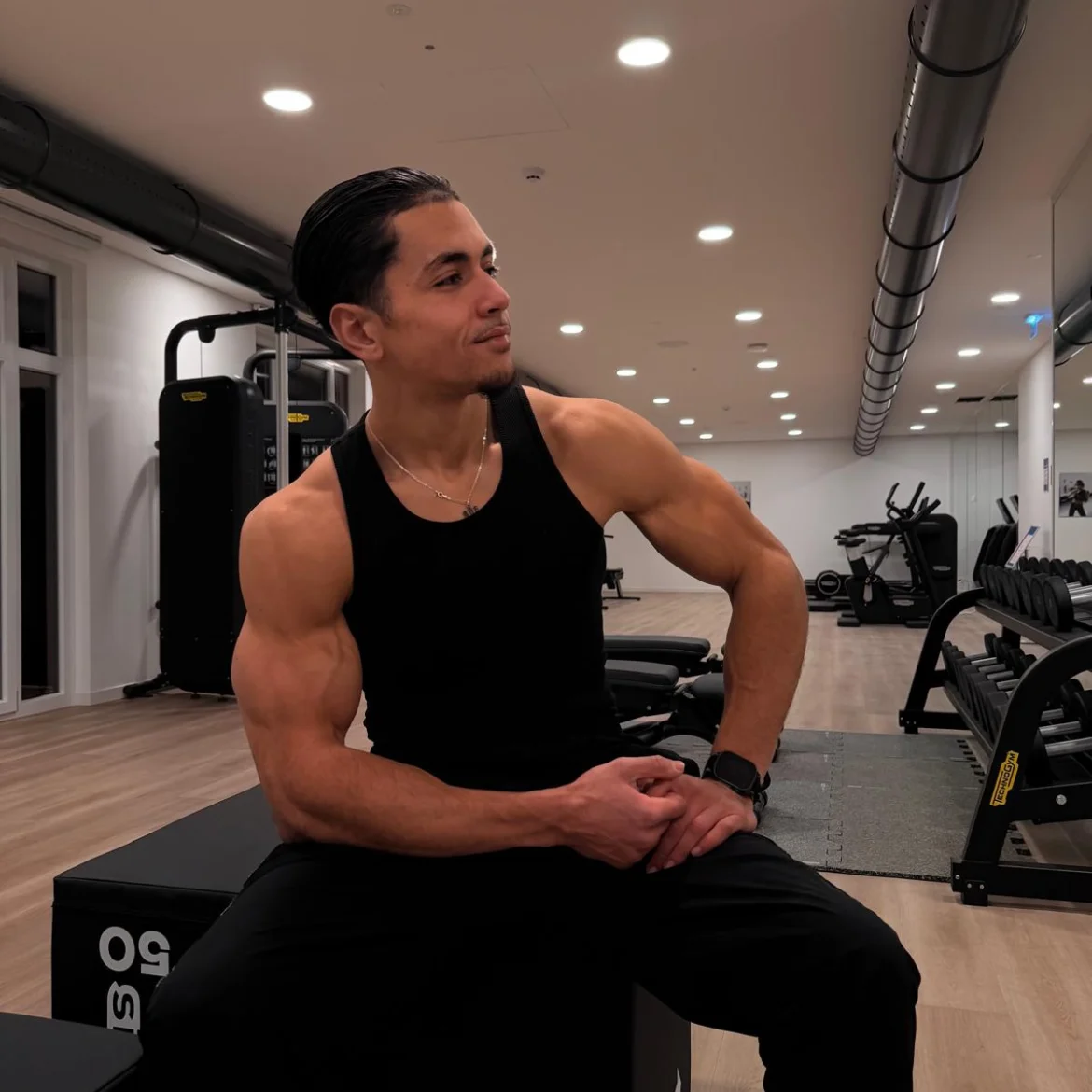 Anouar begon met afvallen. Nu is hij 82 kilo kwijt