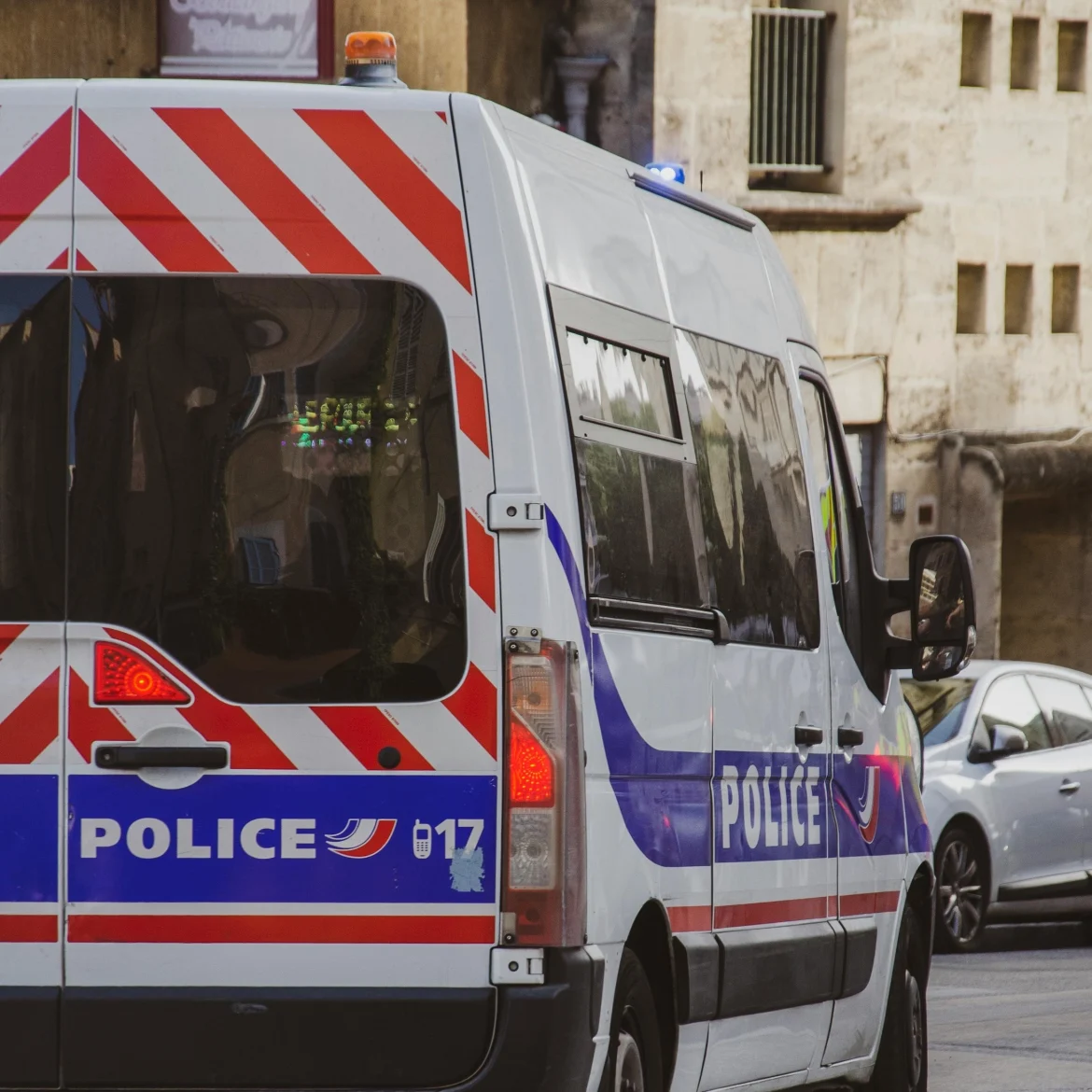 Moeder (50) in Frankrijk opgepakt na vondst van twee dode baby's