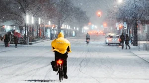 Gladheid en tot wel zes centimeter sneeuw: dit is wanneer code geel bij jou ingaat