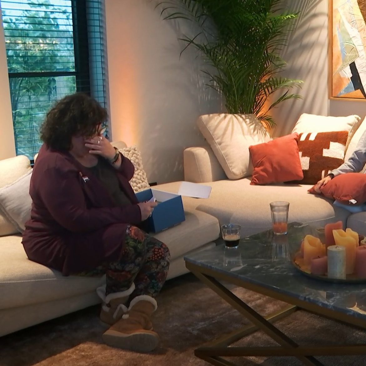 Caroline van der Plas krijgt videoboodschap in 'Het Waren 2 Fantastische dagen'