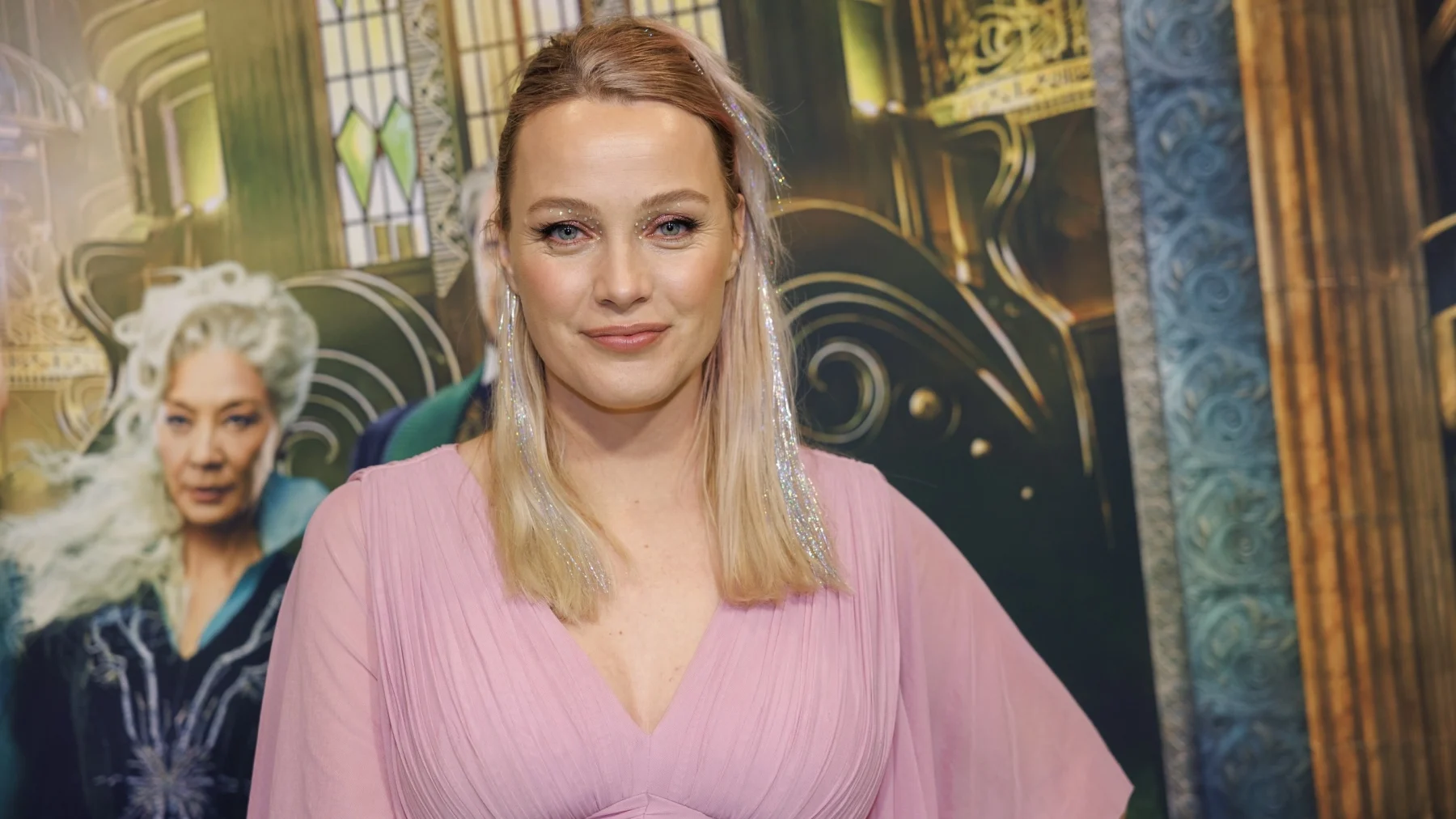 Tess Milne is te zien in Roadtrippers VIPS