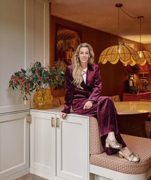 Thumbnail voor Een kijkje in het grote mensen-poppenhuis van Roos Reedijk: 'Mijn kinderen schaamden zich voor ons huis'