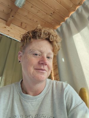 Thumbnail voor 'Ik dacht: laat ik nu ook maar gewoon lekker uit de kast komen': Nora (49) scheidde vorig jaar van haar man