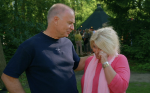 Thumbnail voor Moeder Sandra in tranen door enorme verrassing in 'De Bogaartjes': 'Ik had helemaal niks door'