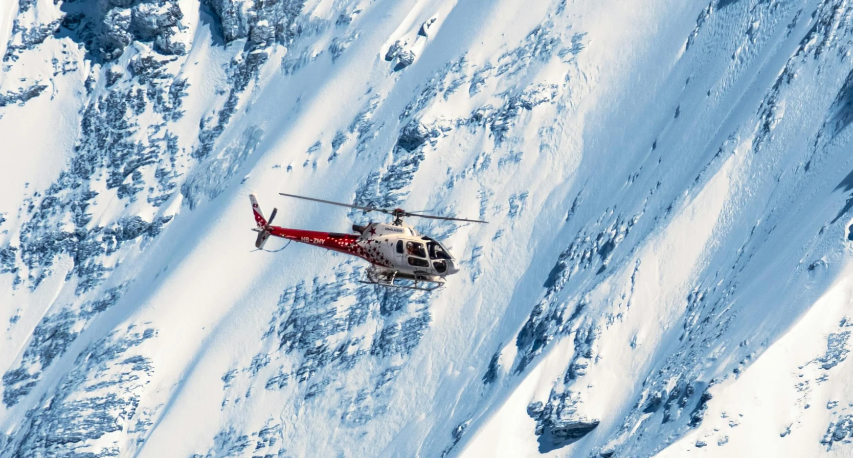 Helikopter in de sneeuw