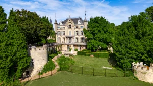 Thumbnail voor Wonen als in de middeleeuwen? In dit Limburgse kasteel kan het